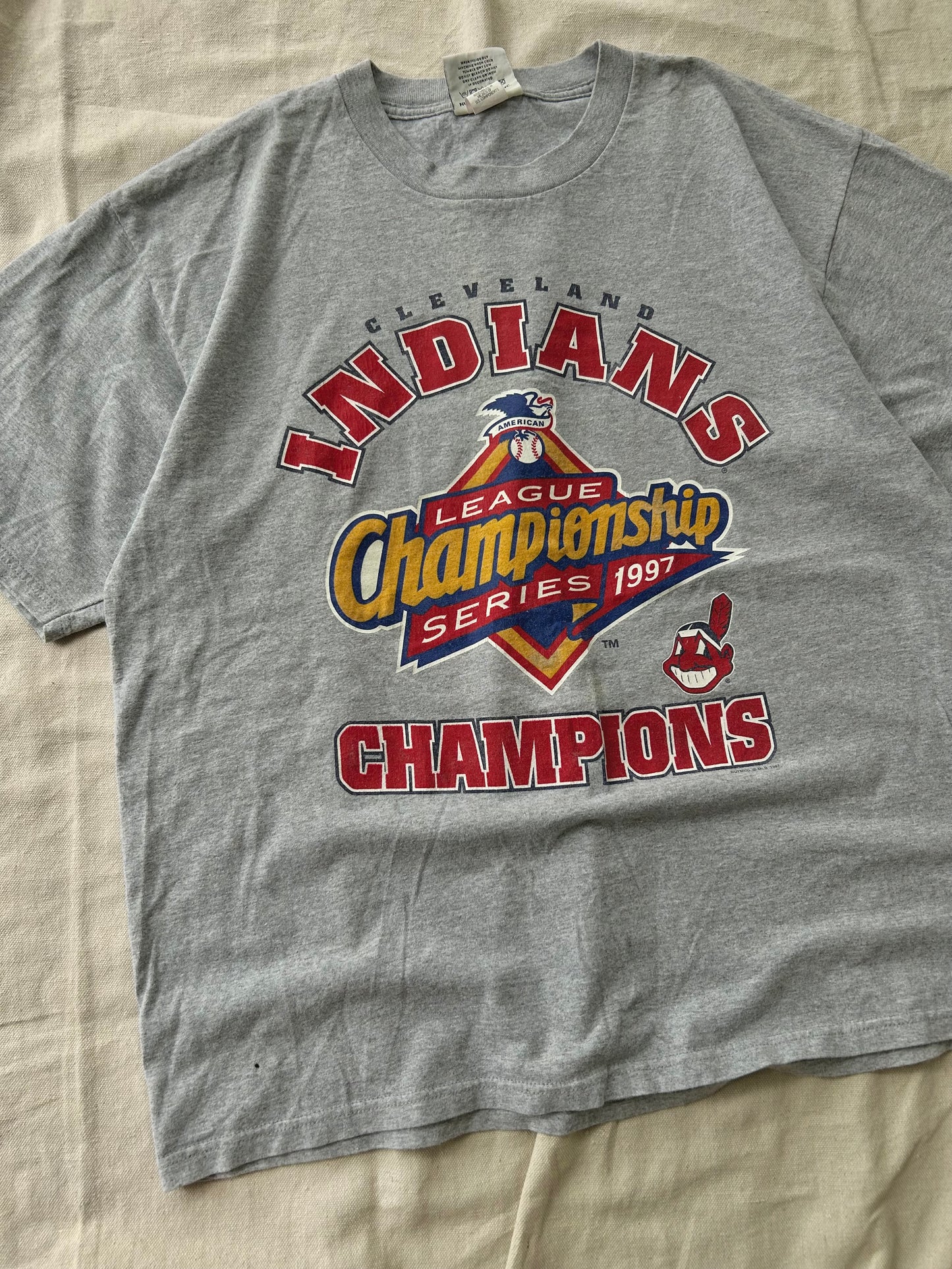 Vintage 90s Cleveland Indians T Shirt (XL) Champions 1997